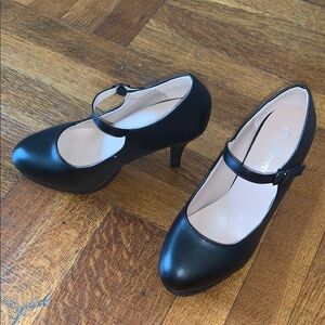 Black Mary Jane Heels with Strap and Rounded Toe